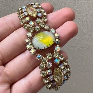 Beautiful vintage parure necklace bracelet & earrings in gorgeous yellow Lucite